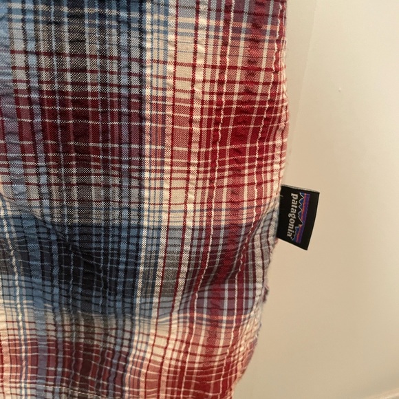 Patagonia Men's Casual Plaid Shirt in Red and Blue - Picture 2 of 7